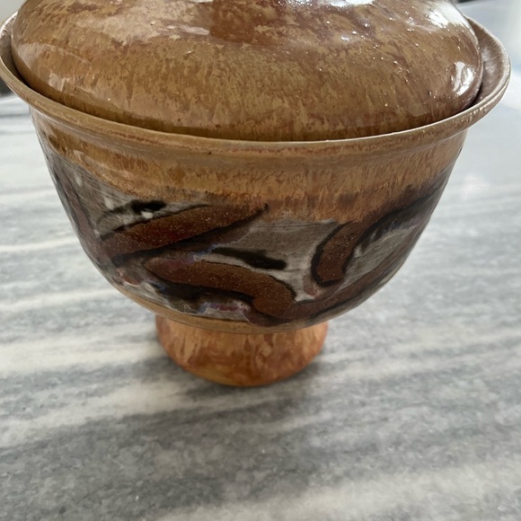 Amazing large vintage made by artisan covered serving vessel pot with lid - Picture 11 of 16